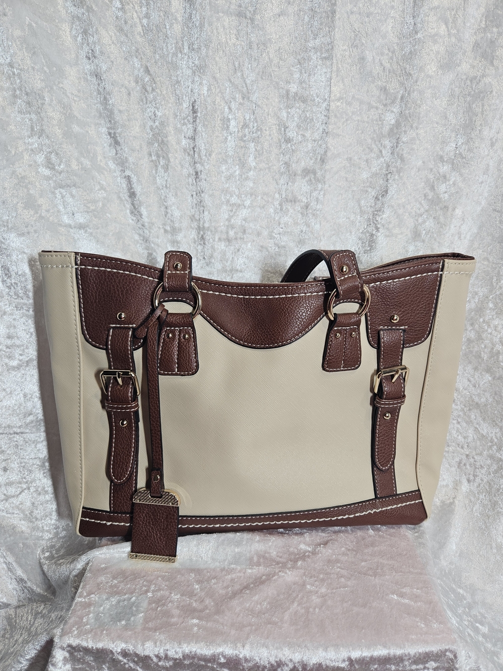 Bulldog Concealed Carry Purse BDP-052 with 4 keys and holster